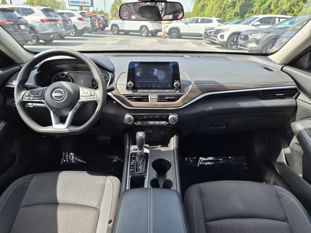 Used 2025 Nissan Altima 2.5 SV FWD image 25
