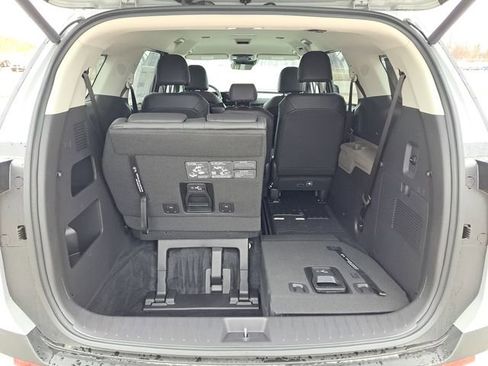 New 2026 Kia Carnival EX FWD image 24