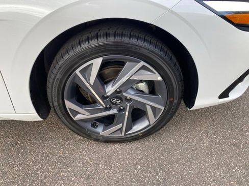 Used 2025 Hyundai Elantra Limited FWD image 26