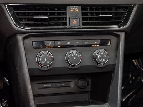 Used 2022 Volkswagen Taos SE w/ Panoramic Sunroof Package FWD image 23