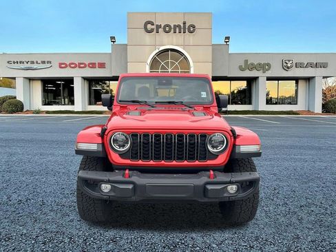 Used 2024 Jeep Gladiator Rubicon AWD/4WD image 8