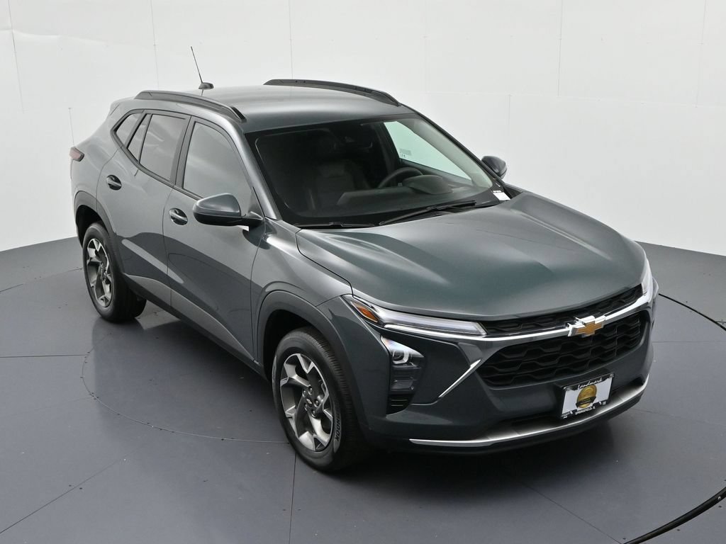 Used 2025 Chevrolet Trax LT FWD image 15