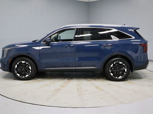 Used 2025 Kia Sorento S FWD image 9
