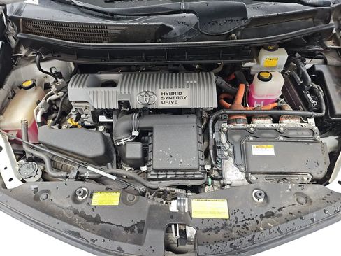Used 2014 Toyota Prius V Five FWD image 9