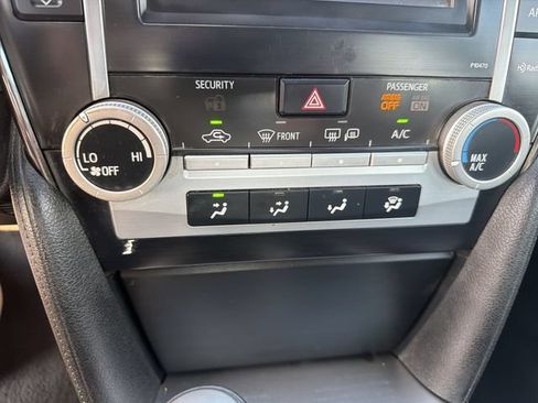 Used 2014 Toyota Camry SE w/ Moonroof Package FWD image 20