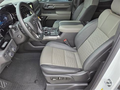 Used 2025 Chevrolet Silverado 1500 ZR2 w/ Technology Package image 10