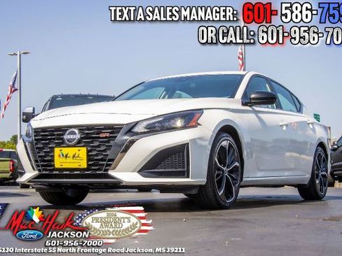 Used 2025 Nissan Altima 2.5 SR FWD image 4