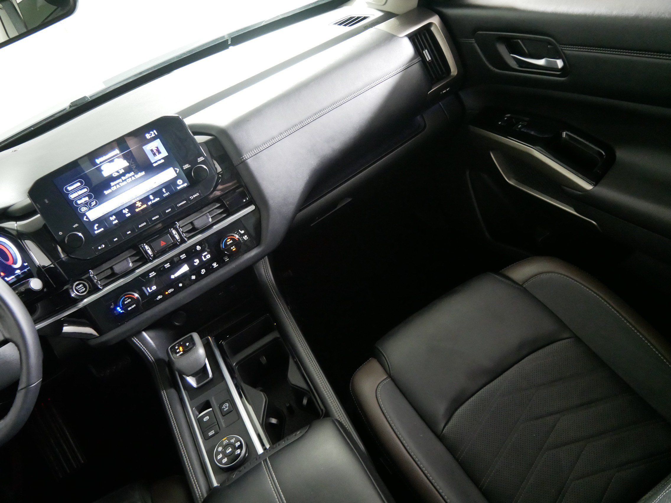 Used 2024 Nissan Pathfinder Platinum w/ Lighting Package (N93) AWD/4WD image 11