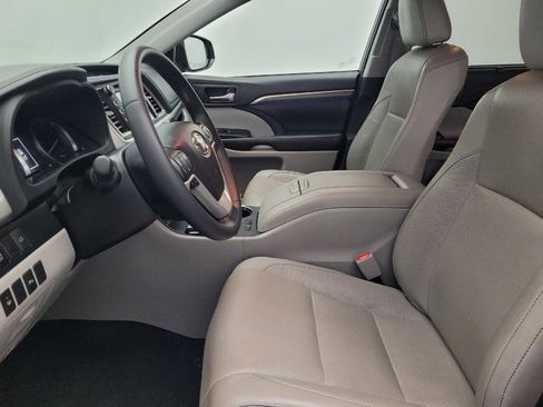 Used 2019 Toyota Highlander Limited image 17