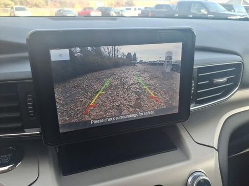 Certified 2022 Ford Explorer XLT w/ Equipment Group 202A image 21