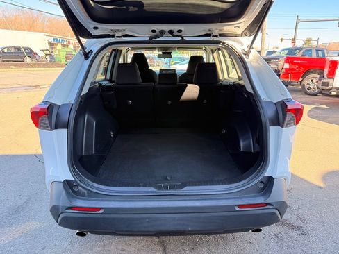 Used 2021 Toyota RAV4 LE AWD/4WD image 13