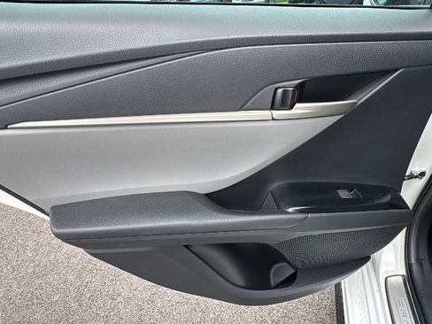 Used 2025 Toyota Camry SE w/ Convenience Package image 15