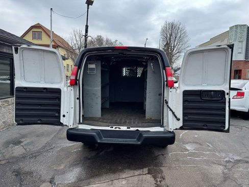 Used 2017 Chevrolet Express 2500 image 18