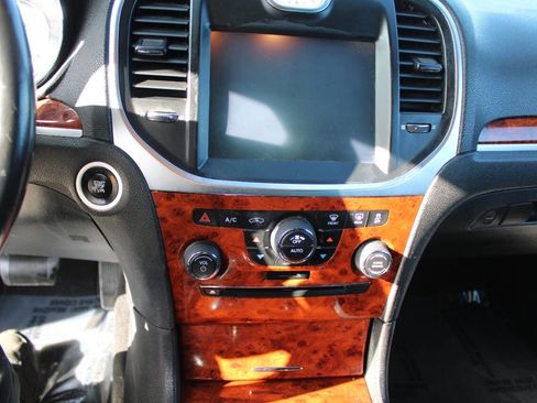 Used 2014 Chrysler 300 image 13