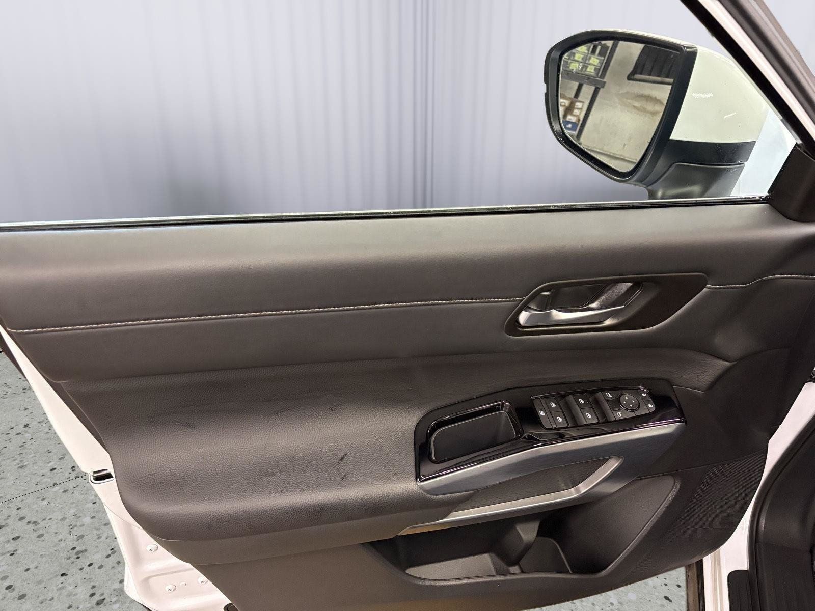 Used 2025 Nissan Pathfinder SL w/ SL Premium Package AWD/4WD image 21