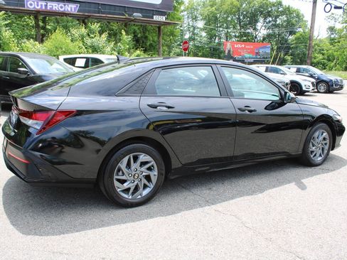 Used 2024 Hyundai Elantra SEL FWD image 7