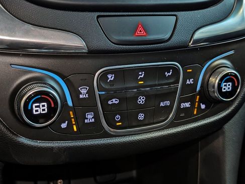 Used 2018 Chevrolet Equinox LT FWD image 40