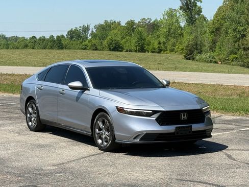 Used 2023 Honda Accord EX image 1