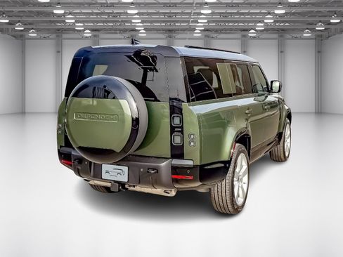 New 2026 Land Rover Defender 130 X-Dynamic SE image 5