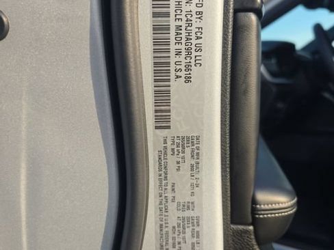 Used 2024 Jeep Grand Cherokee Altitude AWD/4WD image 16