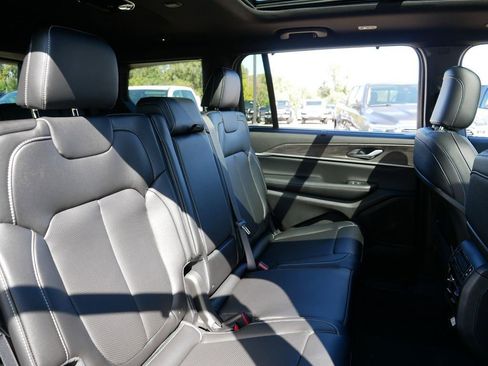 Certified 2025 Jeep Grand Cherokee L Limited w/ Luxury Tech Group II image 29