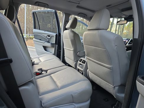 Used 2018 Honda Pilot Touring image 11