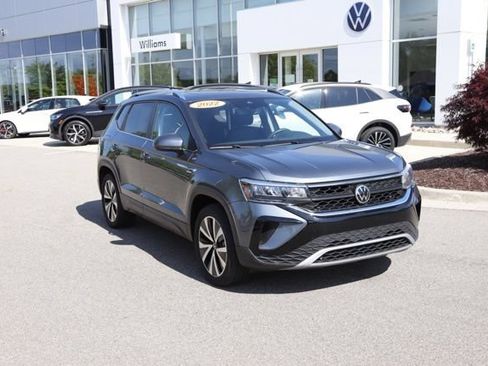 Used 2022 Volkswagen Taos SE w/ Panoramic Sunroof Package AWD/4WD image 1