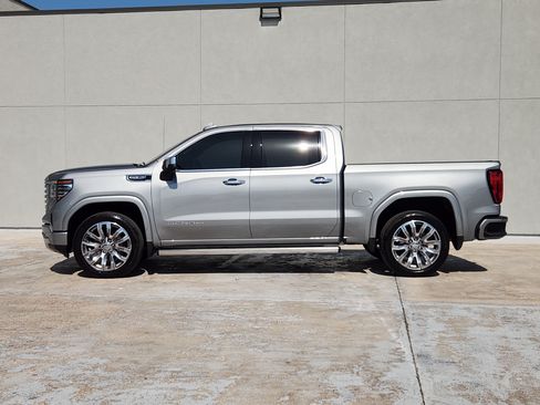 Used 2025 GMC Sierra 1500 Denali w/ Denali Reserve Package AWD/4WD image 5