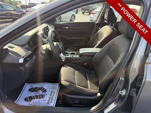 Used 2024 Nissan Altima 2.5 SV AWD/4WD image 12