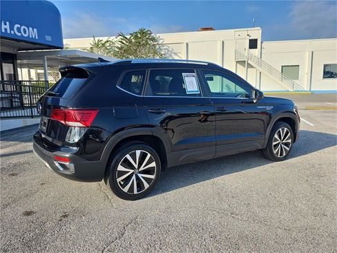 Used 2022 Volkswagen Taos SE image 3