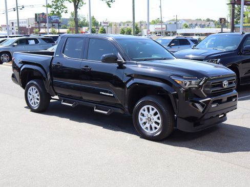 Used 2025 Toyota Tacoma SR5 image 2