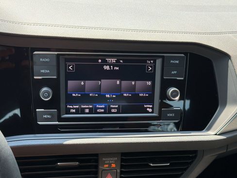 Used 2024 Volkswagen Jetta Sport FWD image 17