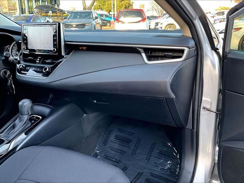 Used 2021 Toyota Corolla LE image 17