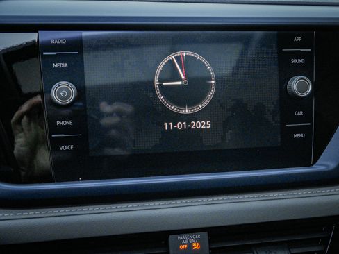 Used 2024 Volkswagen Taos SE w/ Panoramic Sunroof Package image 23