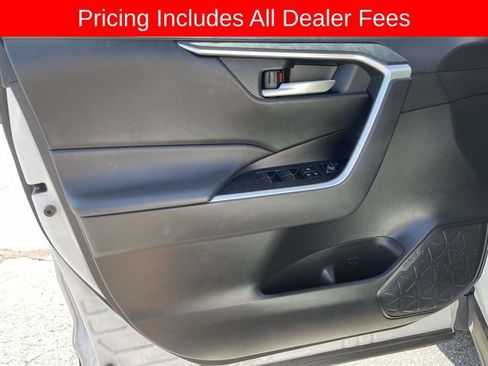 Used 2025 Toyota RAV4 XLE AWD/4WD image 18