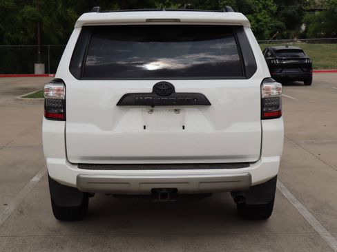 Used 2019 Toyota 4Runner TRD Off-Road Premium AWD/4WD image 4