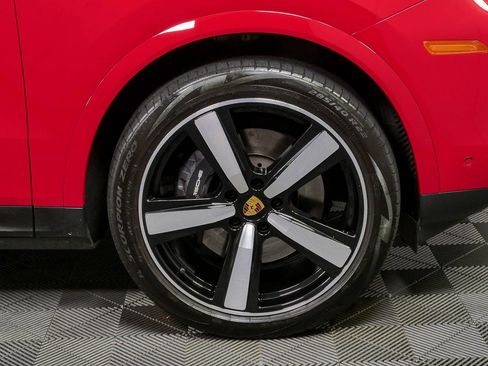 Certified 2024 Porsche Cayenne AWD/4WD image 41