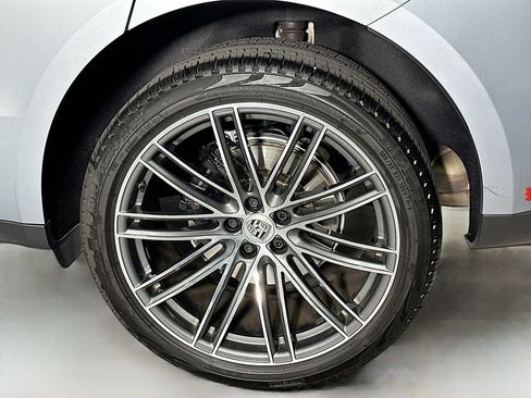 Used 2025 Porsche Macan image 34