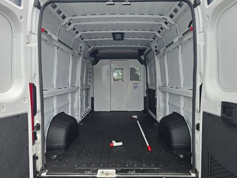 Used 2023 RAM ProMaster 2500 w/ Driver Convenience Group FWD image 23