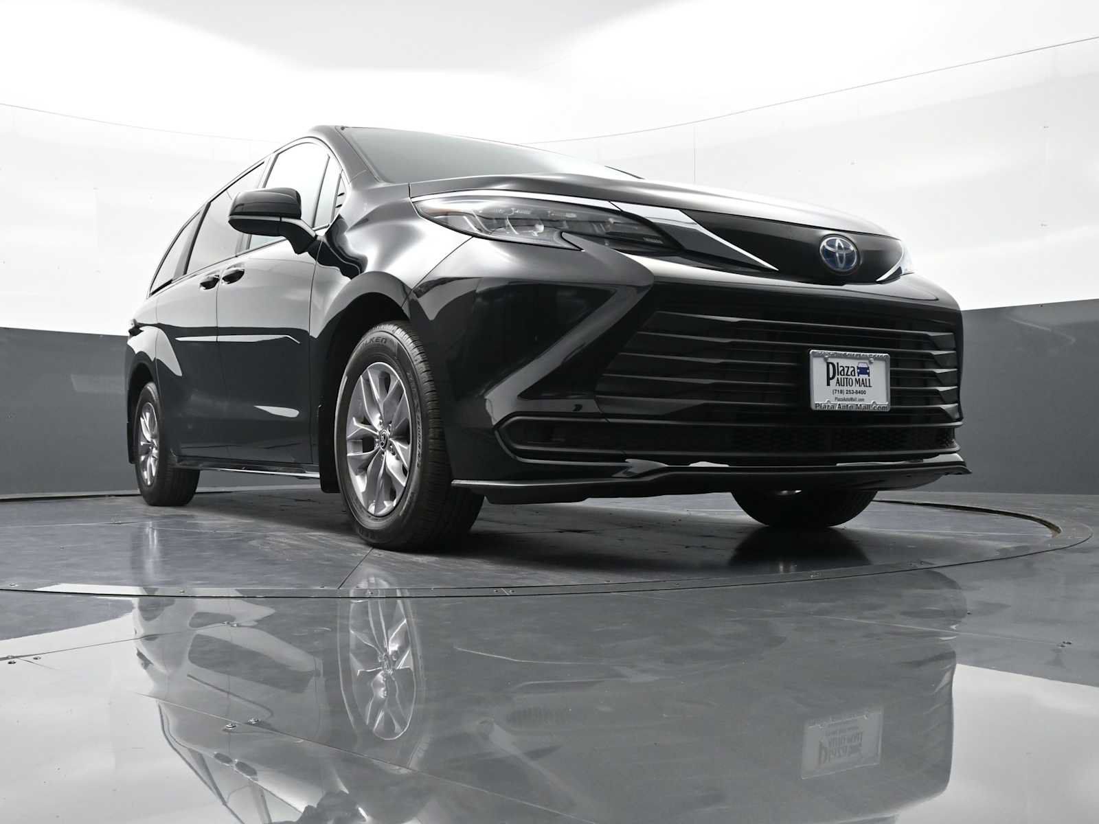 Used 2024 Toyota Sienna LE w/ Protection Package (TMS) AWD/4WD image 24