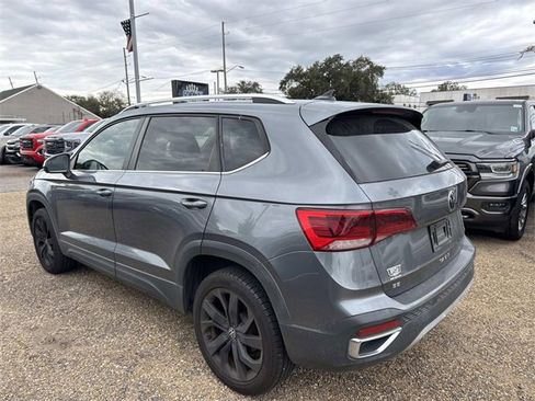 Used 2022 Volkswagen Taos SE w/ Panoramic Sunroof Package image 9