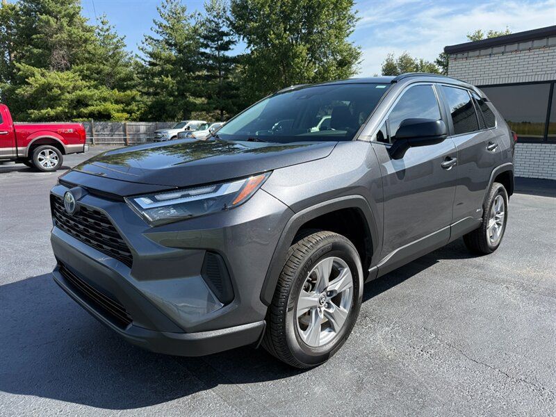 Used 2023 Toyota RAV4 LE AWD/4WD image 2