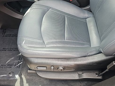 Certified 2022 Buick Enclave Essence image 12