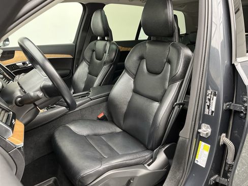 Used 2022 Volvo XC90 T6 Momentum w/ Advanced Package AWD/4WD image 12