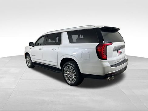 Used 2023 GMC Yukon XL Denali image 4