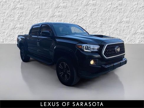 Used 2018 Toyota Tacoma TRD Sport image 1
