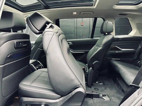 Used 2020 BMW X7 xDrive40i w/ Premium Package AWD/4WD image 26