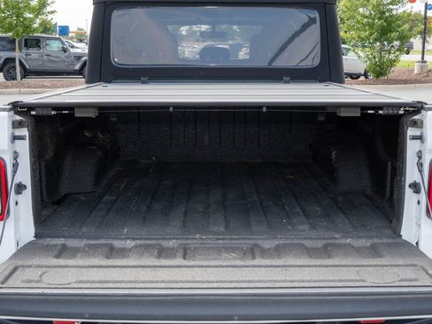 Used 2023 Jeep Gladiator Rubicon w/ Cold Weather Group AWD/4WD image 7