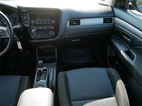Used 2016 Mitsubishi Outlander ES image 12