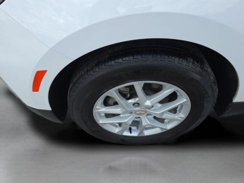 Used 2024 Chevrolet Equinox LT FWD image 31